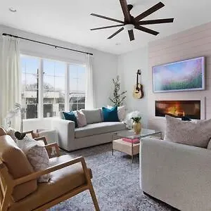 The Jolene Rooftop With Firepit Close To 12 South Holiday home
